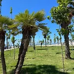 Qerret Beachfront アパート