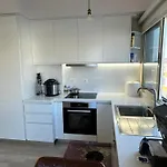 Qerret Beachfront شقة