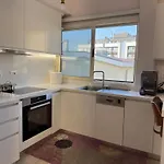 Qerret Beachfront アパート