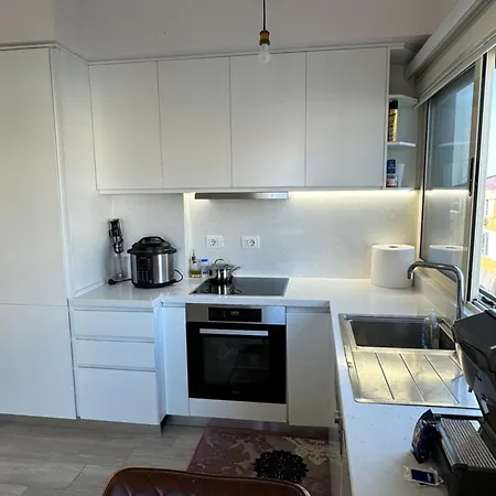Sea View Deluxe Qerret Apartment