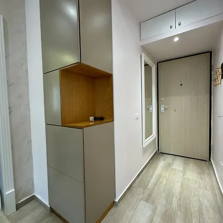 Sea View Deluxe Qerret Apartment *