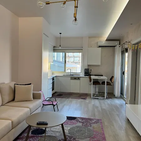 Qerret Beachfront شقة *