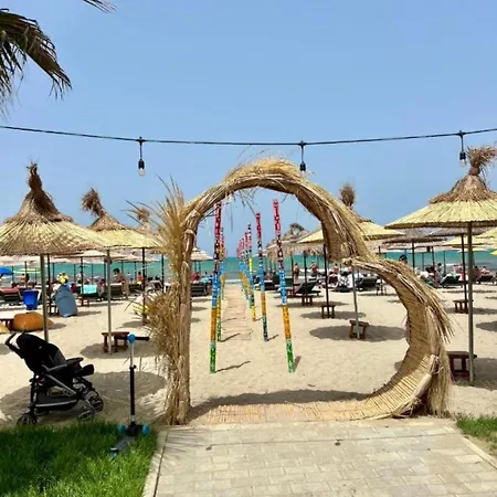 شقة Qerret Beachfront *