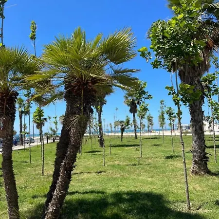 Qerret Beachfront شقة