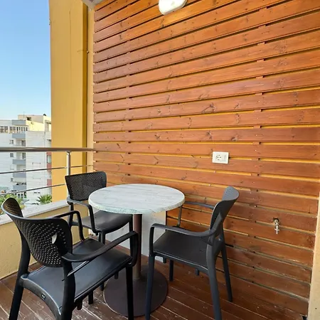 Qerret Beachfront شقة غوليم