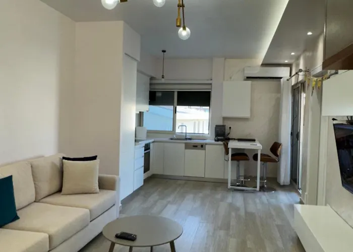 아파트 Qerret Beachfront 골렘