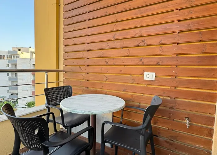 Qerret Beachfront 아파트 골렘